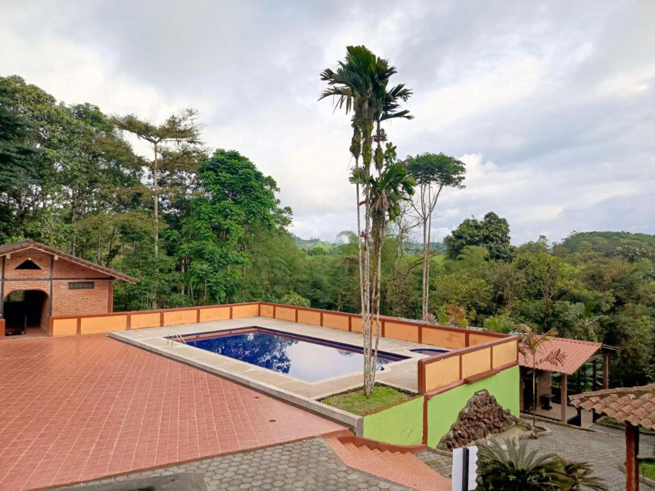 Hosteria Sapos Y Ranas Milpe Exterior photo